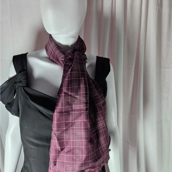 Hugo Boss Purple Scarf with Subtle Pattern - Picture 1 of 3